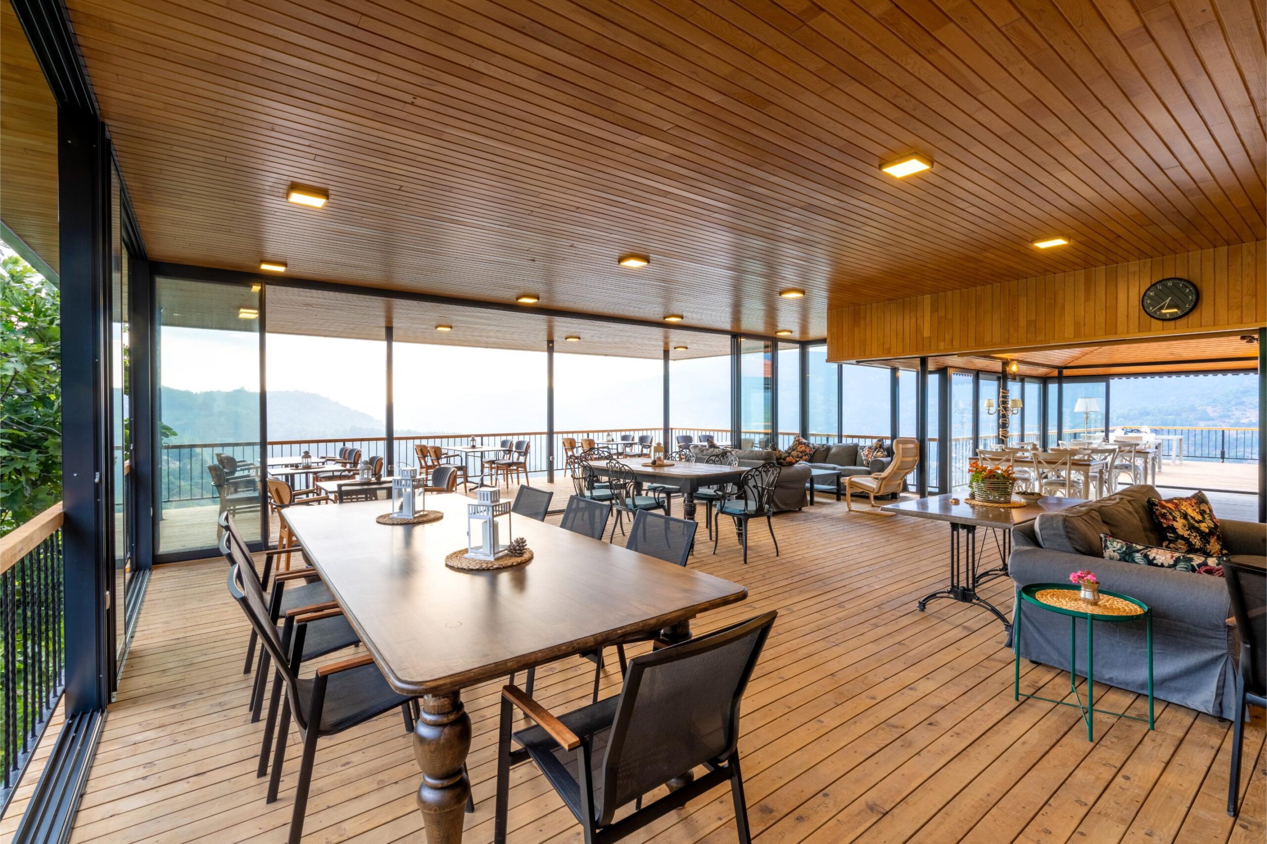 Restaurant & Bar